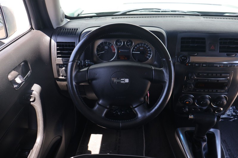 HUMMER H3 Vehicle Full-screen Gallery Image 22