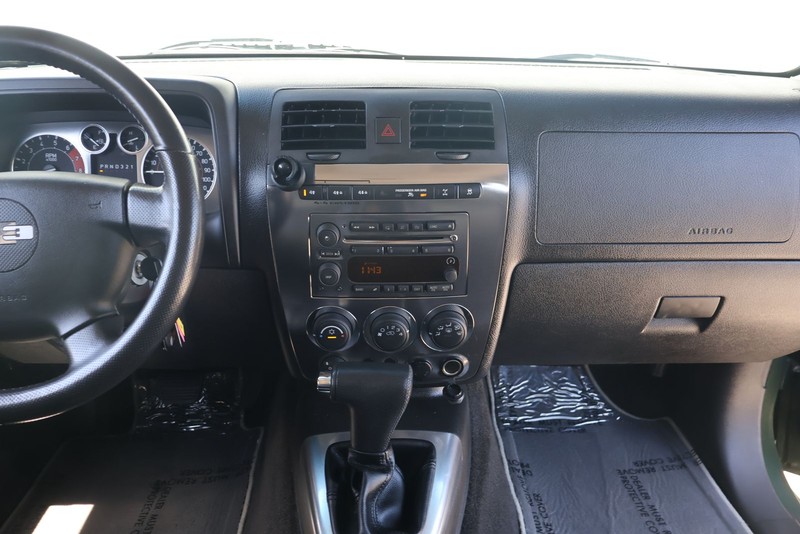 HUMMER H3 Vehicle Full-screen Gallery Image 23