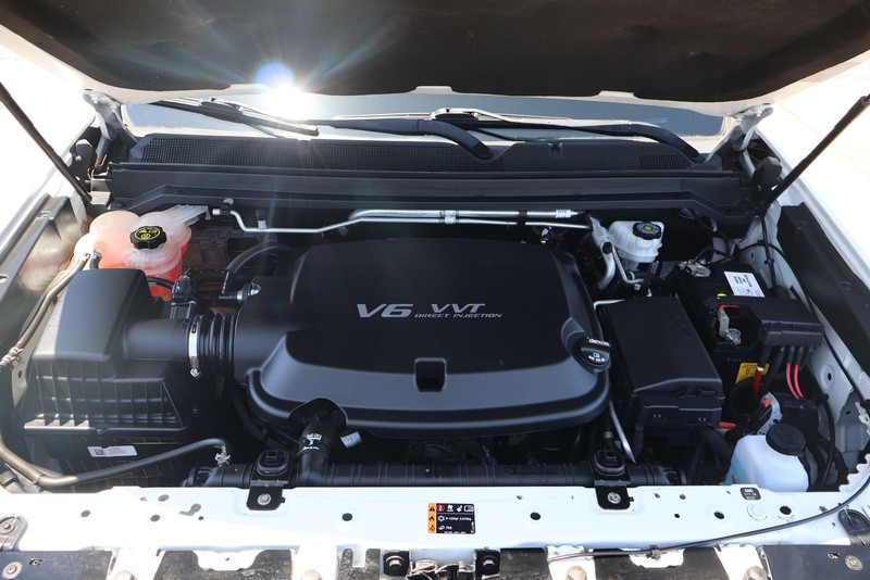 Chevrolet Colorado Vehicle Full-screen Gallery Image 12