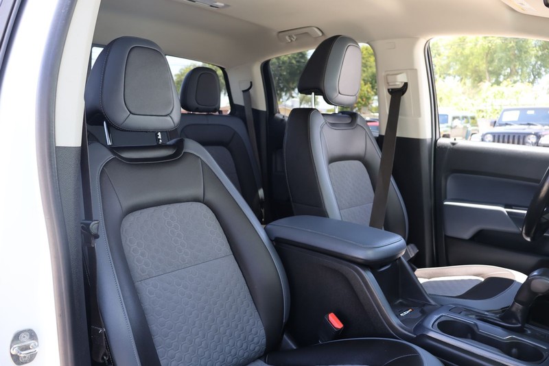 Chevrolet Colorado Vehicle Full-screen Gallery Image 18