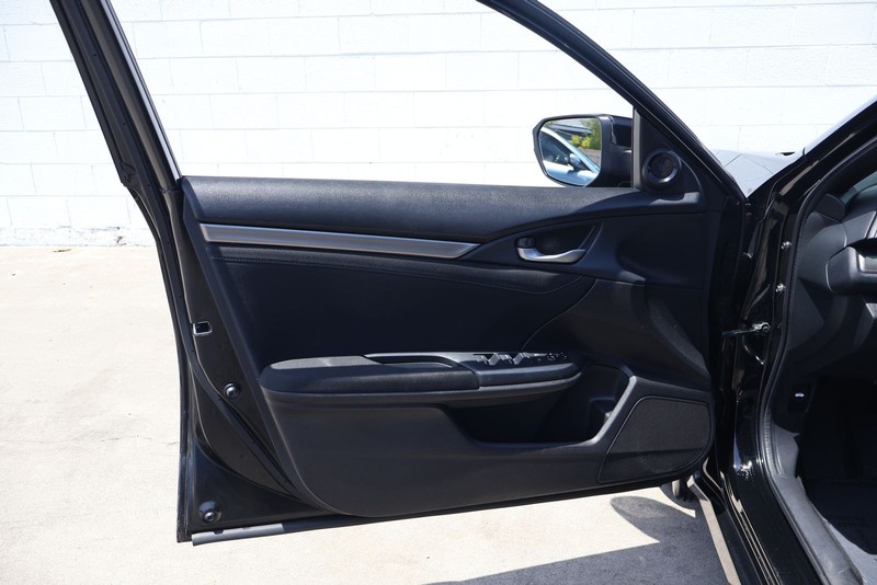 Honda Civic Hatchback Vehicle Full-screen Gallery Image 14