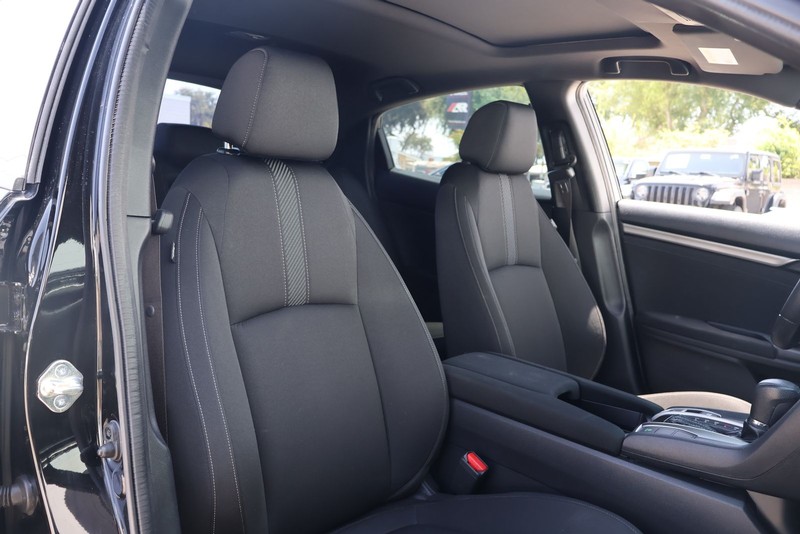 Honda Civic Hatchback Vehicle Full-screen Gallery Image 18