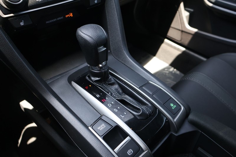 Honda Civic Hatchback Vehicle Full-screen Gallery Image 28