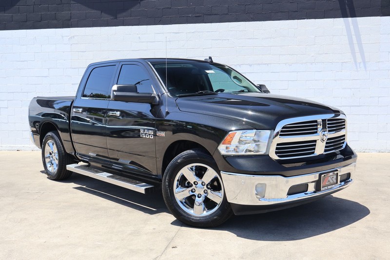 Ram 1500 Vehicle Full-screen Gallery Image 02