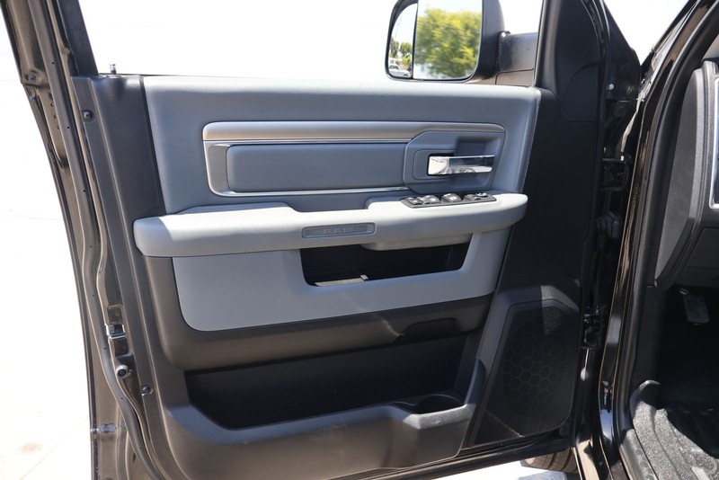 Ram 1500 Vehicle Full-screen Gallery Image 13