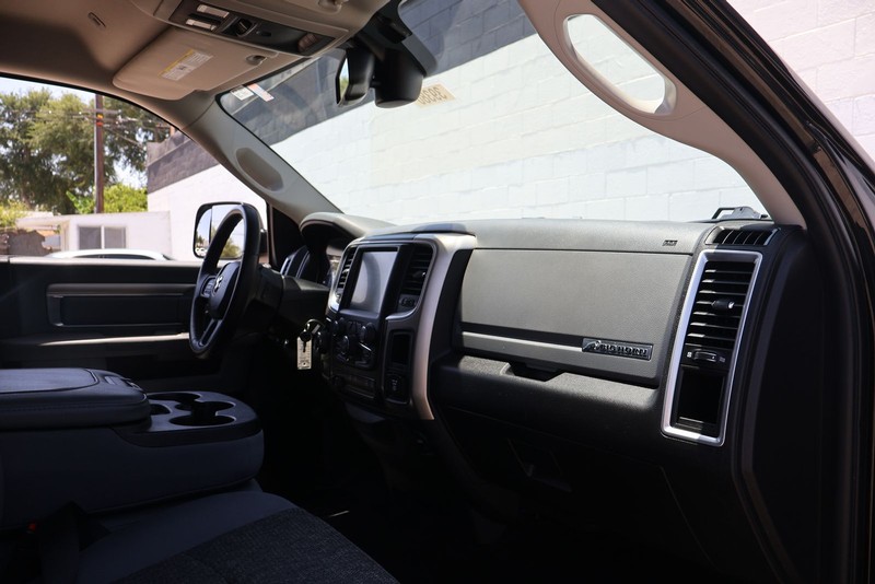 Ram 1500 Vehicle Full-screen Gallery Image 17