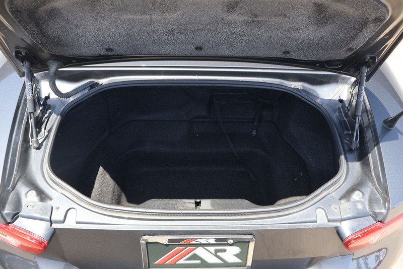 FIAT 124 Spider Vehicle Full-screen Gallery Image 08