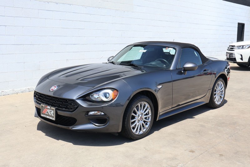 FIAT 124 Spider Vehicle Full-screen Gallery Image 11