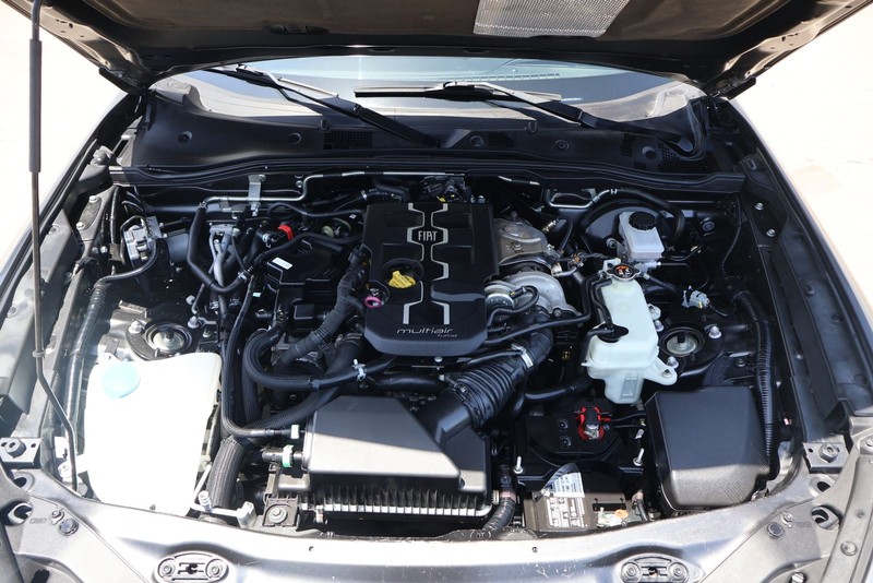 FIAT 124 Spider Vehicle Full-screen Gallery Image 12