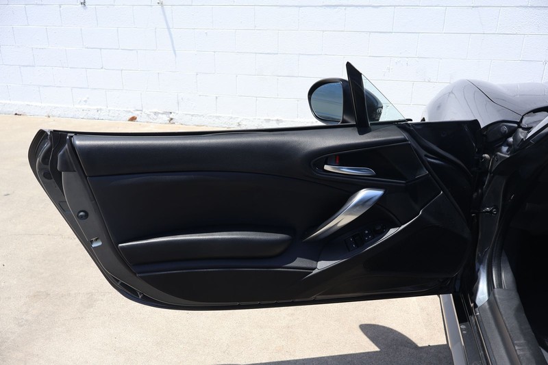 FIAT 124 Spider Vehicle Full-screen Gallery Image 14