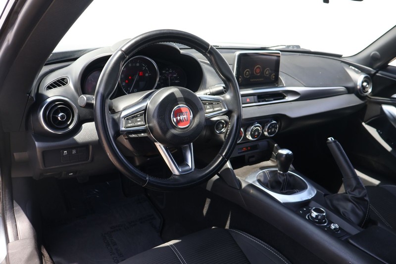 FIAT 124 Spider Vehicle Full-screen Gallery Image 15