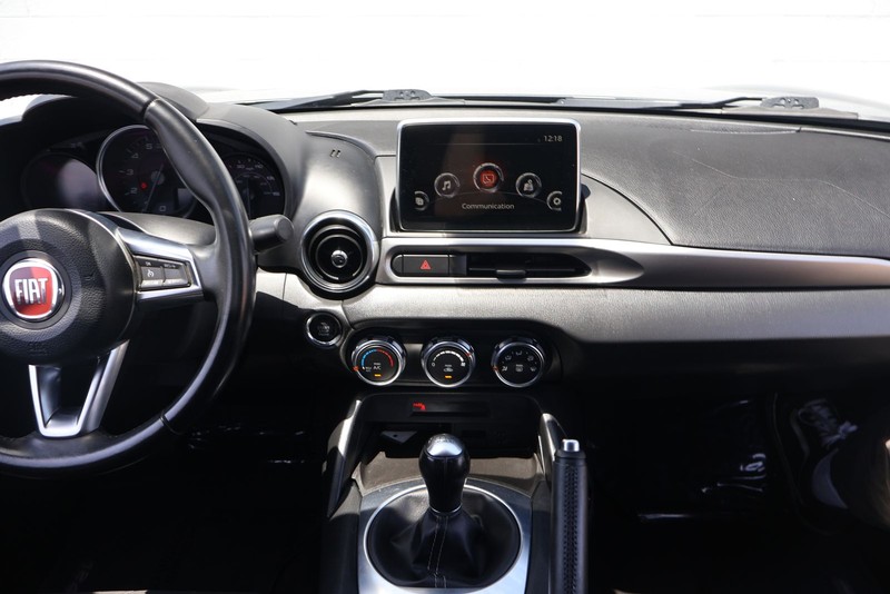 FIAT 124 Spider Vehicle Full-screen Gallery Image 20