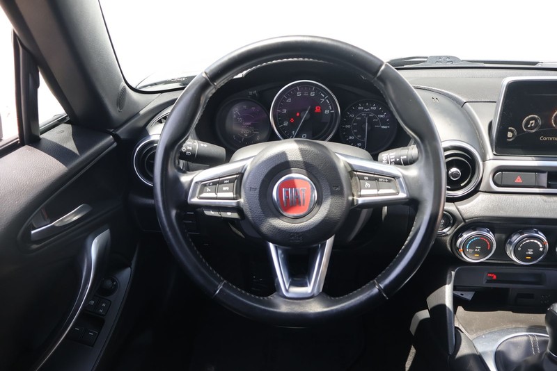 FIAT 124 Spider Vehicle Full-screen Gallery Image 22