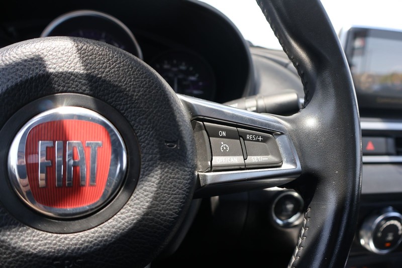 FIAT 124 Spider Vehicle Full-screen Gallery Image 24