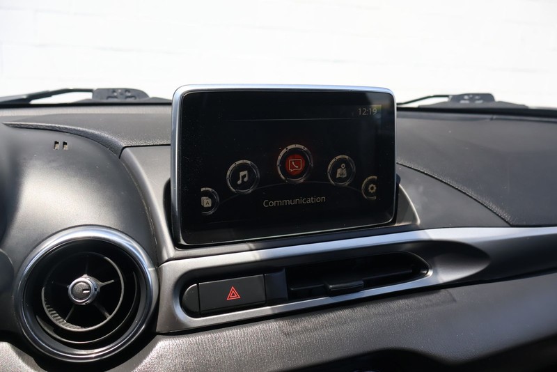 FIAT 124 Spider Vehicle Full-screen Gallery Image 26
