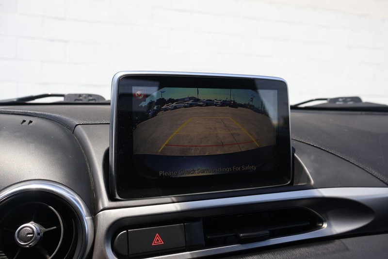 FIAT 124 Spider Vehicle Full-screen Gallery Image 27
