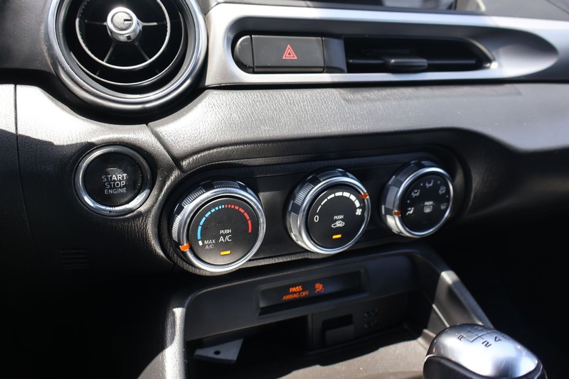 FIAT 124 Spider Vehicle Full-screen Gallery Image 28