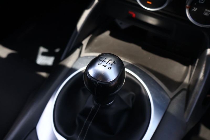 FIAT 124 Spider Vehicle Full-screen Gallery Image 30