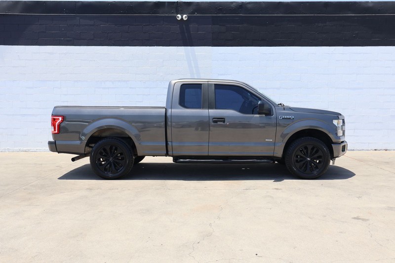 Ford F-150 Vehicle Full-screen Gallery Image 04