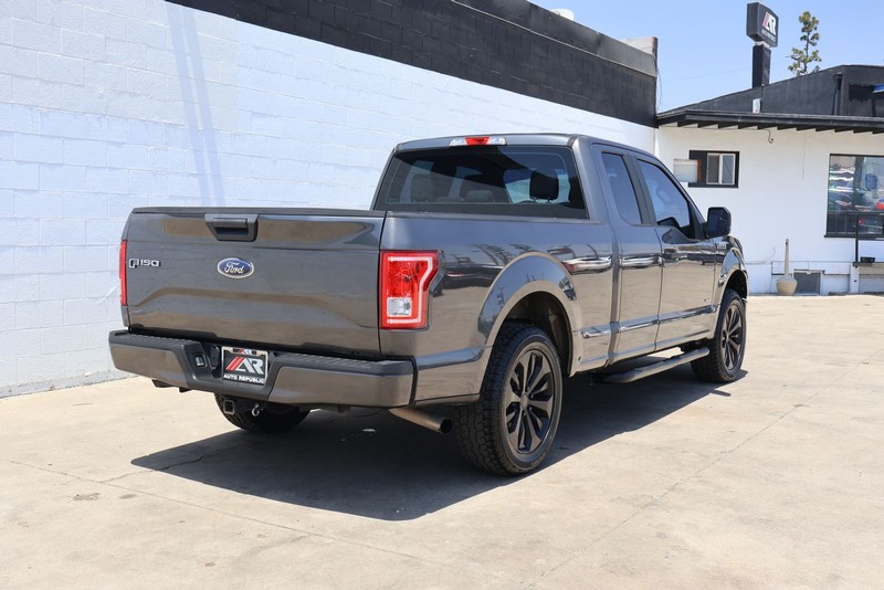 Ford F-150 Vehicle Full-screen Gallery Image 05