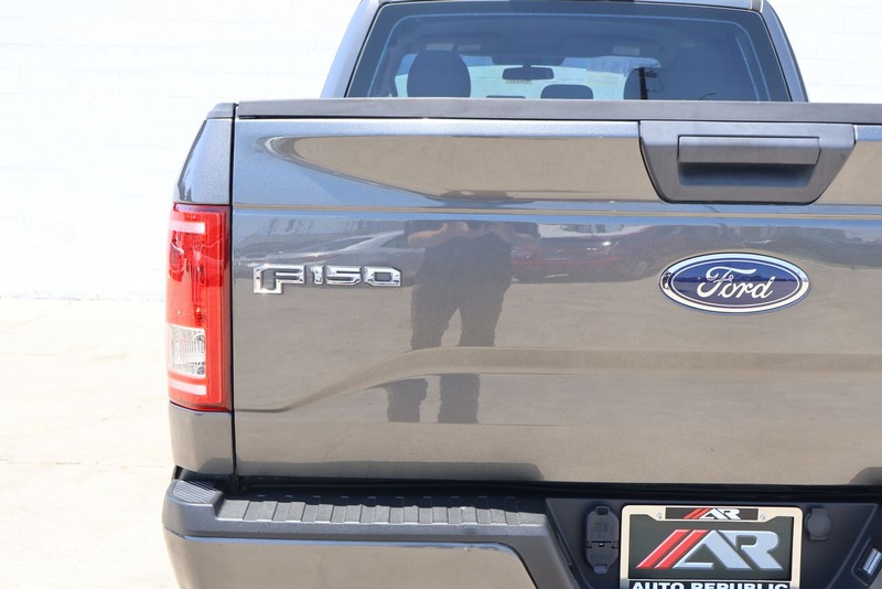 Ford F-150 Vehicle Full-screen Gallery Image 07