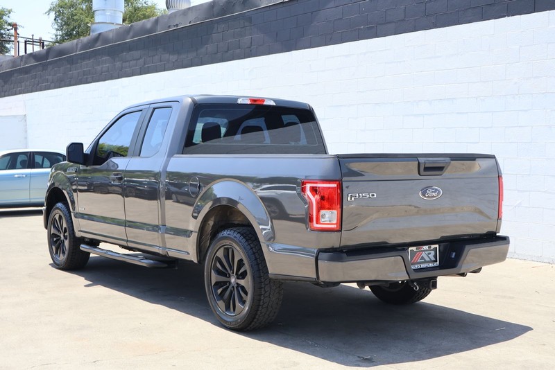 Ford F-150 Vehicle Full-screen Gallery Image 09