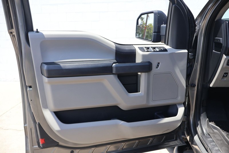 Ford F-150 Vehicle Full-screen Gallery Image 14