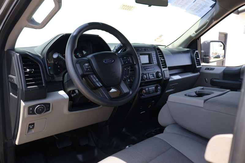 Ford F-150 Vehicle Full-screen Gallery Image 15