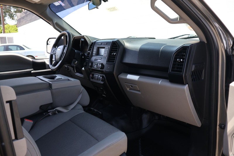 Ford F-150 Vehicle Full-screen Gallery Image 18