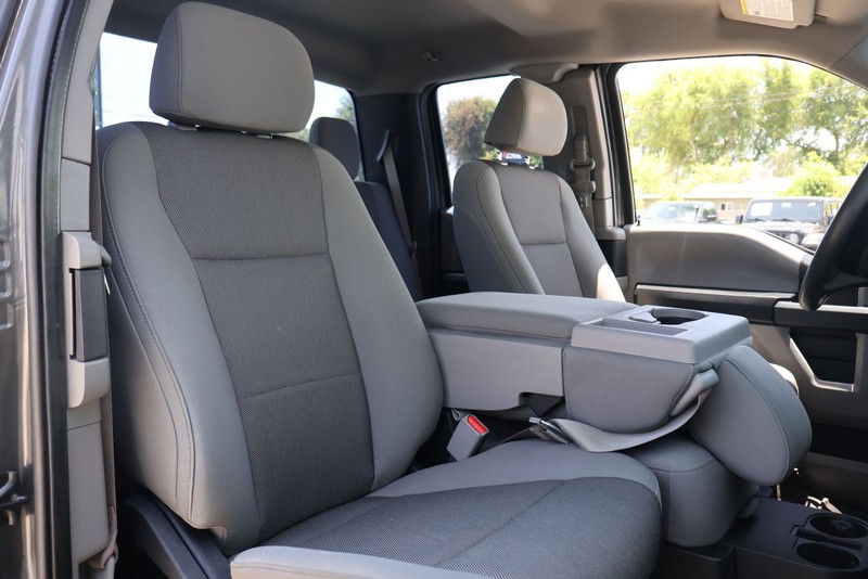 Ford F-150 Vehicle Full-screen Gallery Image 19