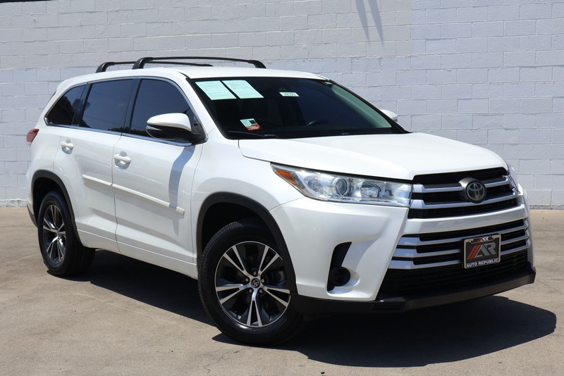 Toyota Highlander Vehicle Full-screen Gallery Image 01