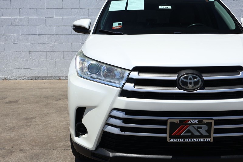 Toyota Highlander Vehicle Full-screen Gallery Image 03