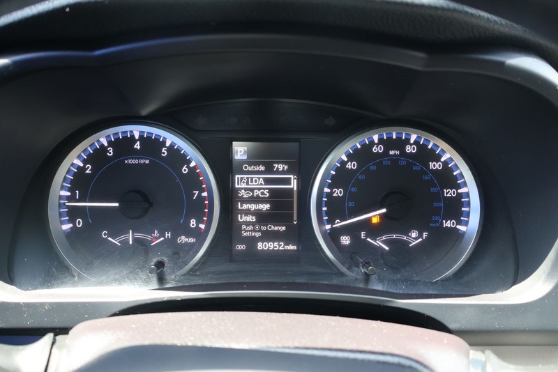 Toyota Highlander Vehicle Full-screen Gallery Image 24