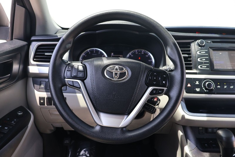 Toyota Highlander Vehicle Full-screen Gallery Image 25