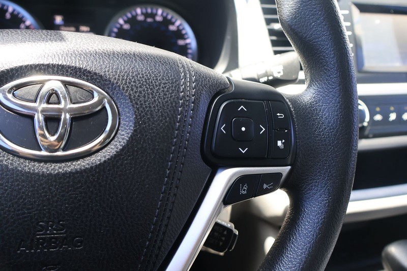 Toyota Highlander Vehicle Full-screen Gallery Image 27