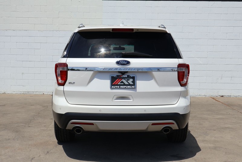 Ford Explorer Vehicle Full-screen Gallery Image 06