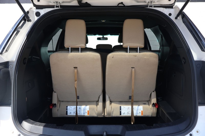 Ford Explorer Vehicle Full-screen Gallery Image 08