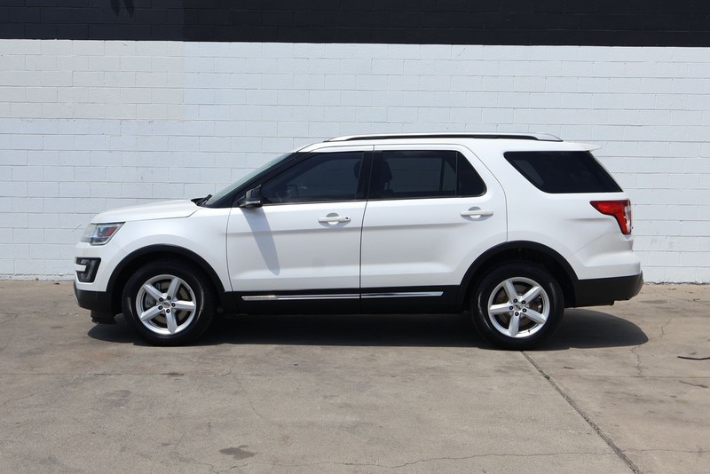 Ford Explorer Vehicle Full-screen Gallery Image 10