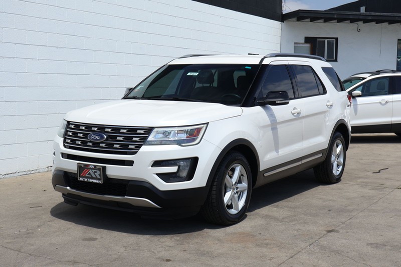 Ford Explorer Vehicle Full-screen Gallery Image 11