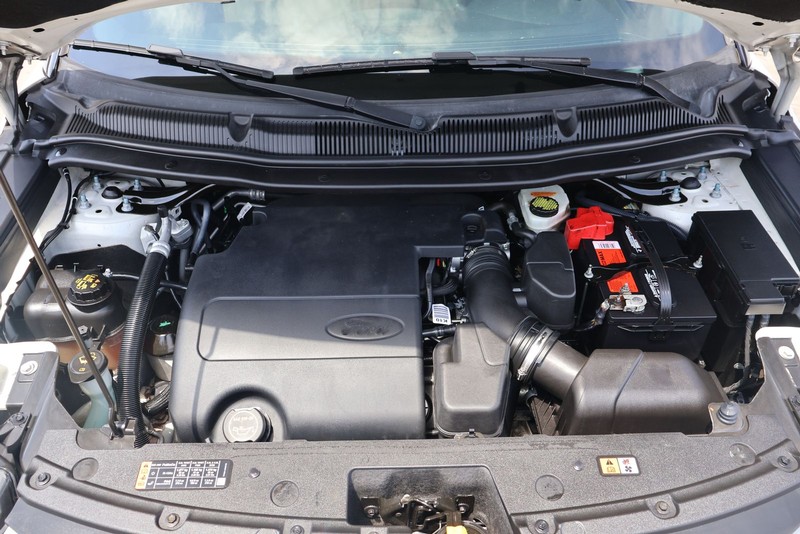 Ford Explorer Vehicle Full-screen Gallery Image 12