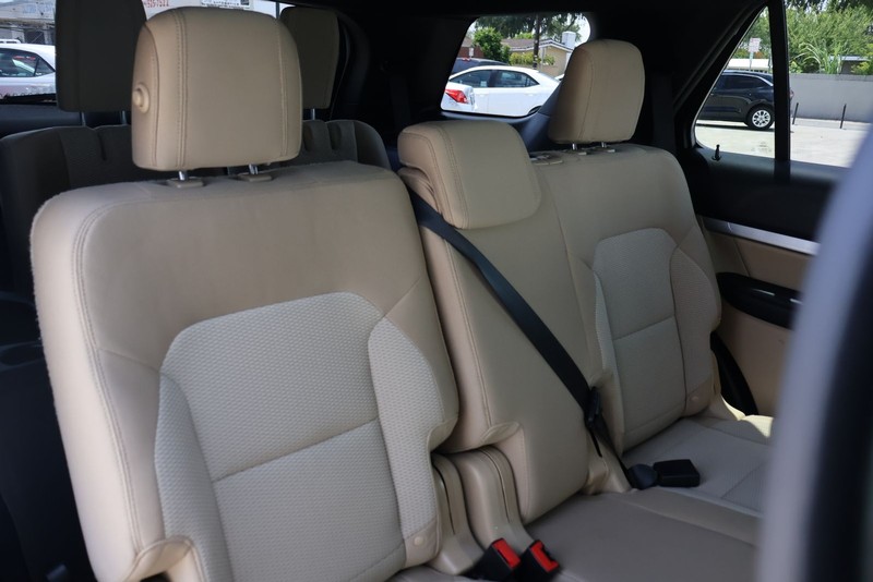 Ford Explorer Vehicle Full-screen Gallery Image 20
