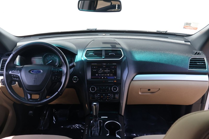 Ford Explorer Vehicle Full-screen Gallery Image 23