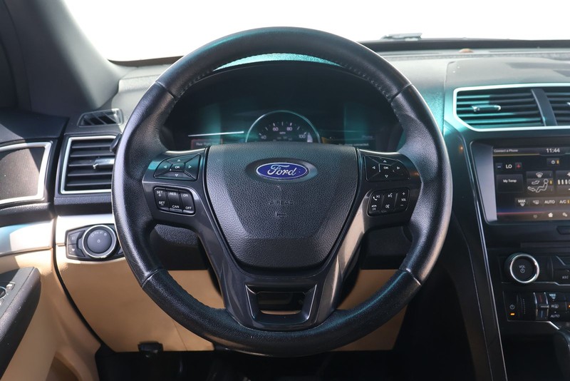 Ford Explorer Vehicle Full-screen Gallery Image 25