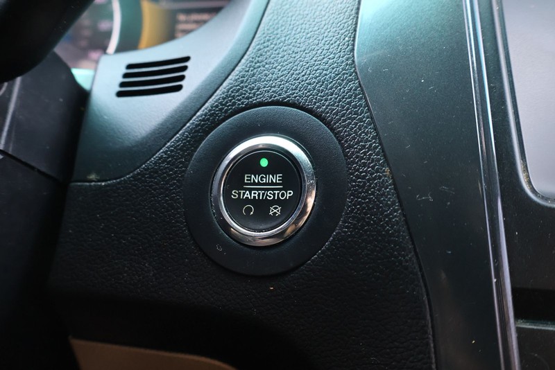 Ford Explorer Vehicle Full-screen Gallery Image 28