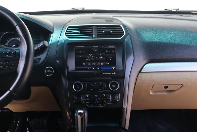 Ford Explorer Vehicle Full-screen Gallery Image 29