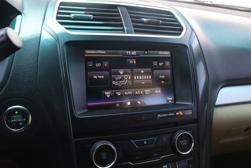Ford Explorer Vehicle Full-screen Gallery Image 30