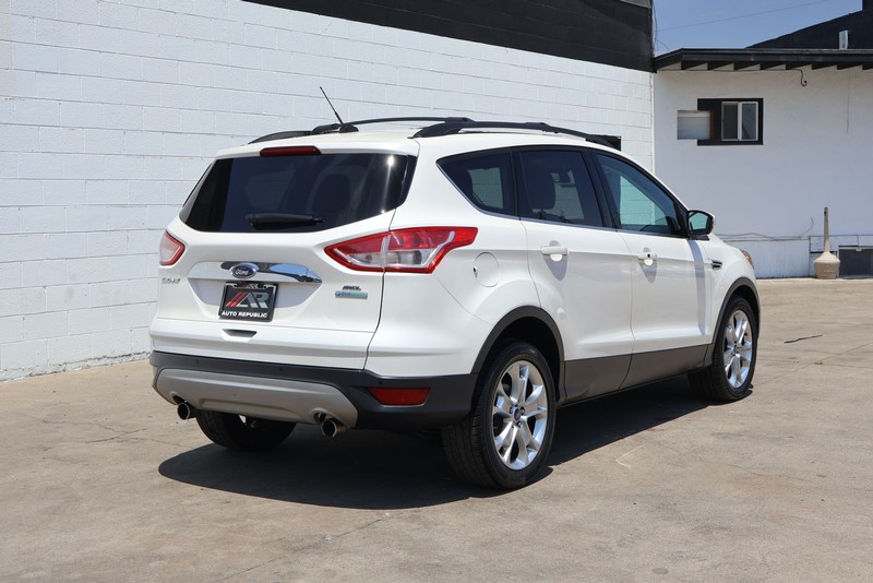 Ford Escape Vehicle Full-screen Gallery Image 05