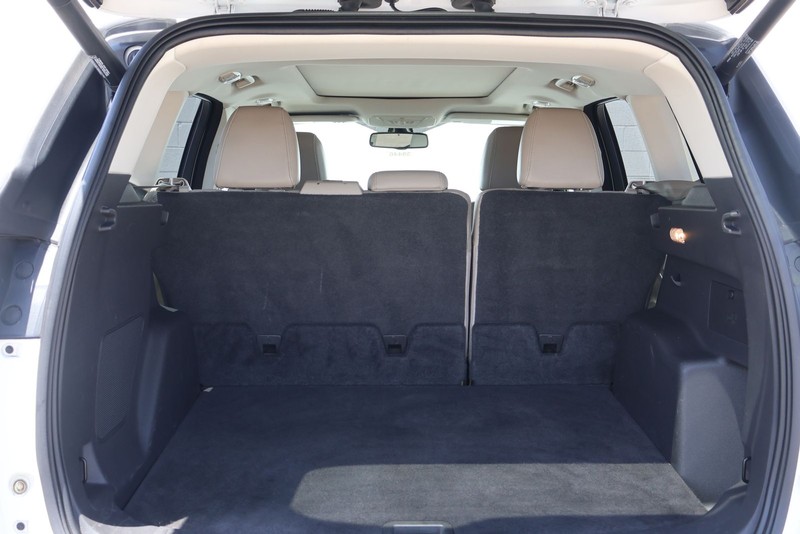 Ford Escape Vehicle Full-screen Gallery Image 08