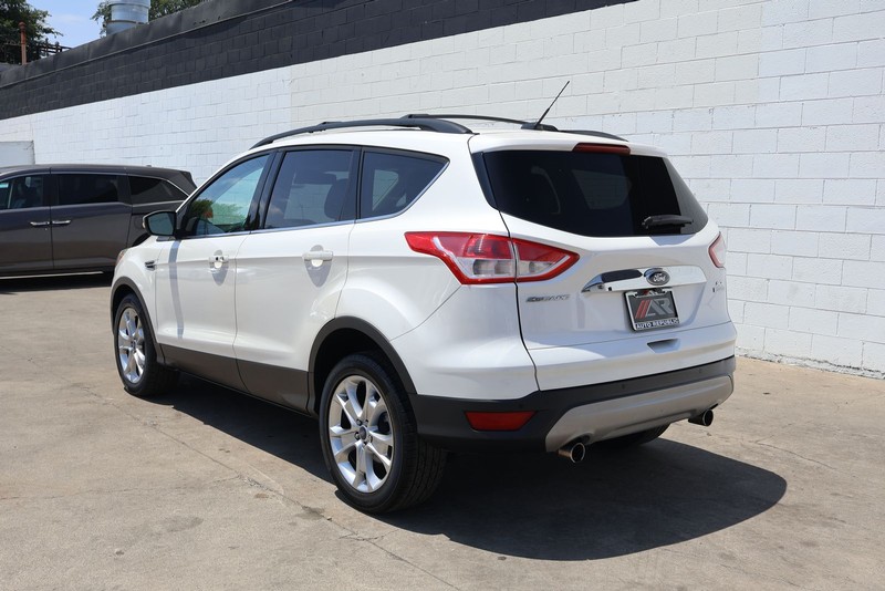 Ford Escape Vehicle Full-screen Gallery Image 09