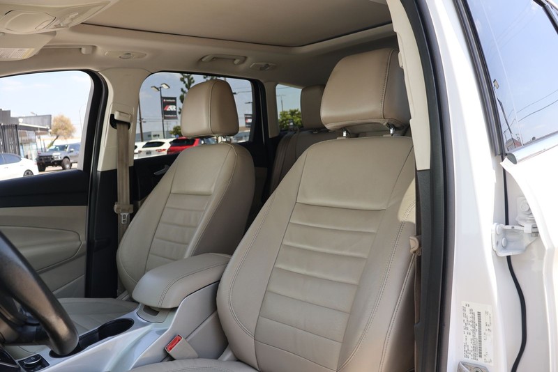 Ford Escape Vehicle Full-screen Gallery Image 16